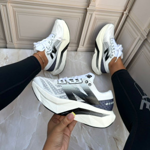 New Balance Elite V4